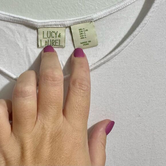 Lucy & Laurel White Short Sleeve Tee (905) - Picture 2 of 2